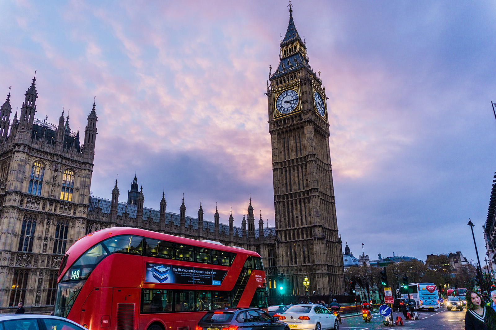Big Ben und roter Bus in London, Städtereise mit Flug & Hotel nach London